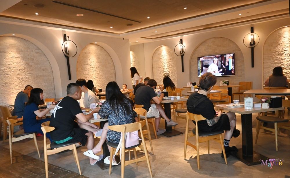 台中芭蕾城堡酒店｜畢業歡唱生日慶生KTV主題房，台中親子住宿首選