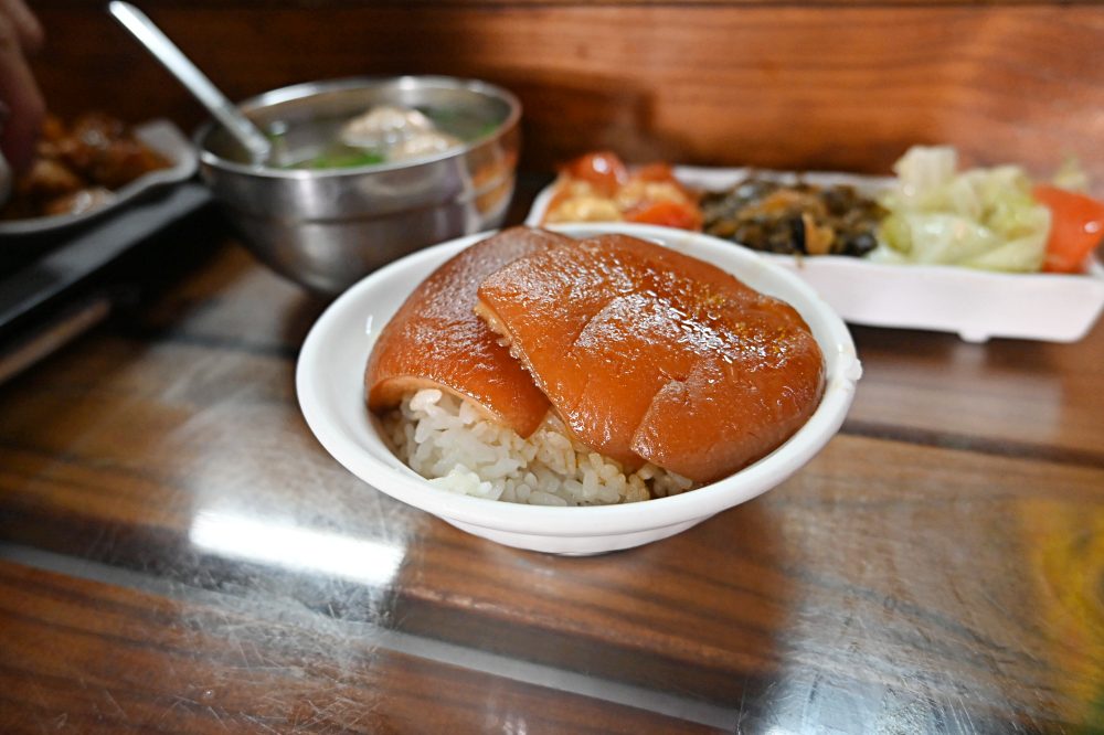 台中第二市場|山河魯肉飯,菜市場內的爌肉飯早午餐,滷肉飯排隊名店,內有隱藏版菜色 - 第13張圖 台中第二市場|山河魯肉飯,菜市場內的爌肉飯早午餐,滷肉飯排隊名店,內有隱藏版菜色