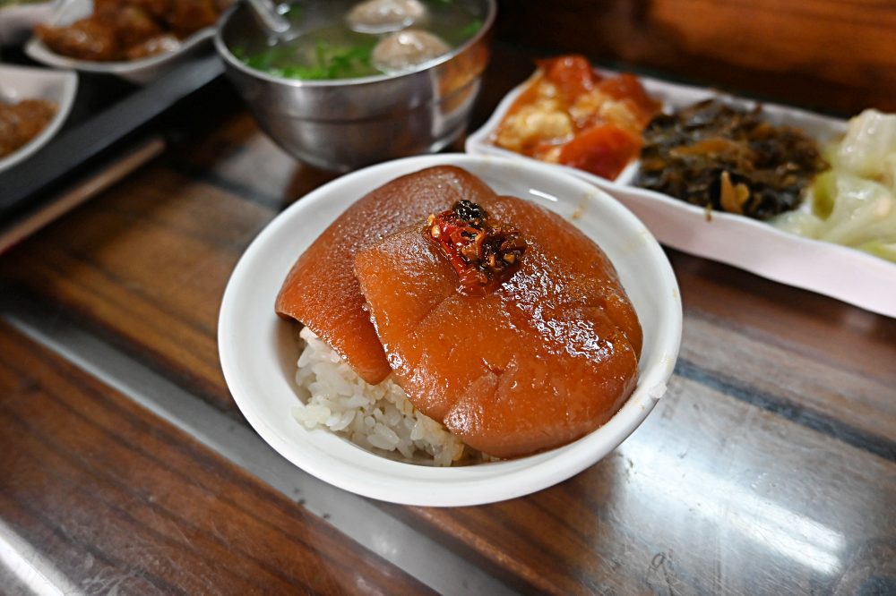 台中第二市場|山河魯肉飯,菜市場內的爌肉飯早午餐,滷肉飯排隊名店,內有隱藏版菜色 - 第15張圖 台中第二市場|山河魯肉飯,菜市場內的爌肉飯早午餐,滷肉飯排隊名店,內有隱藏版菜色